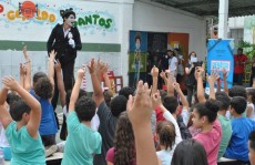 Escola João Geraldo dos Santos recebe doação de cinemateca