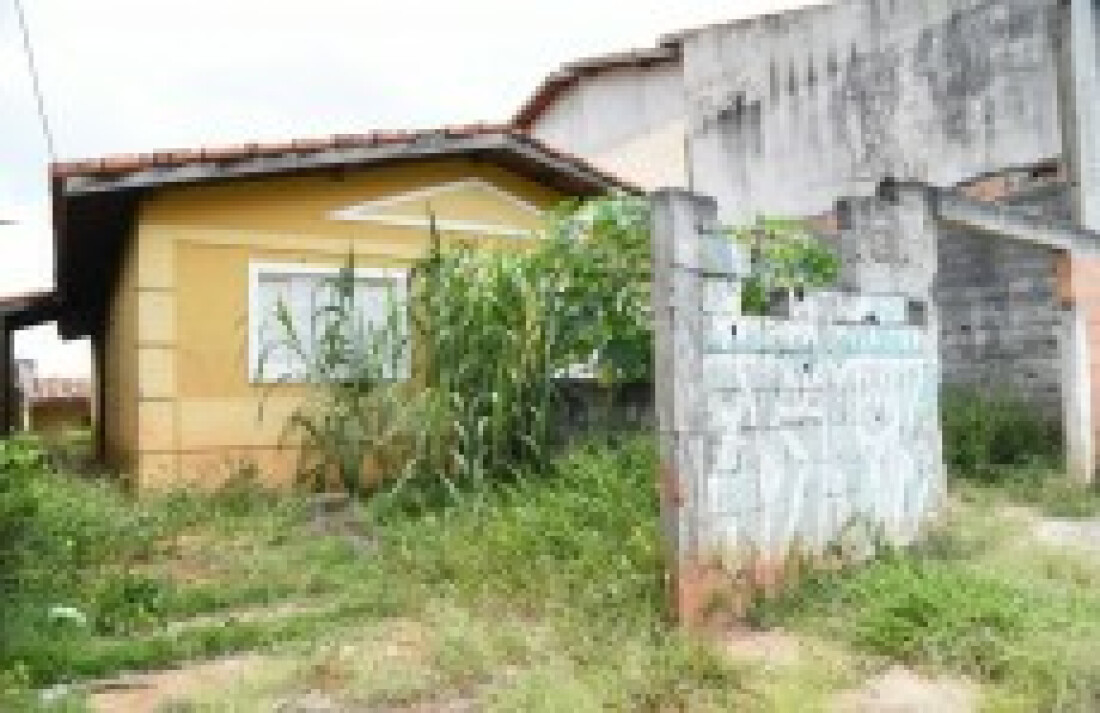 Imóvel abandonado no Jardim Cambuci incomoda moradores