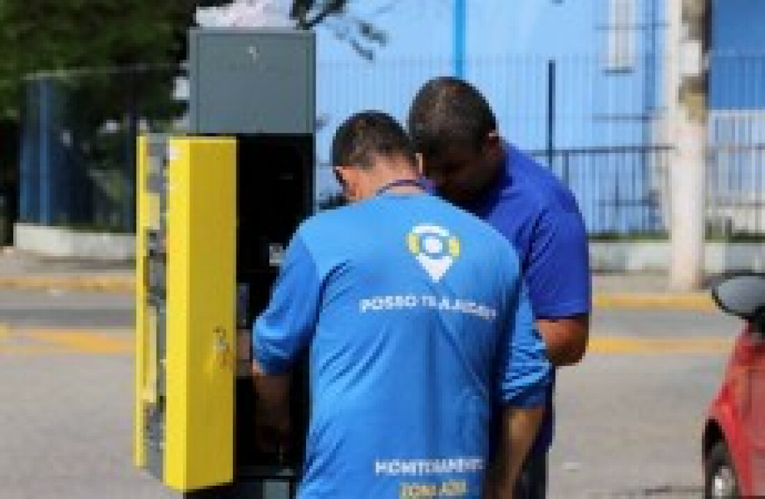 Zona Azul tem início com orientação aos motoristas