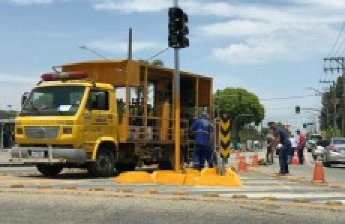 Implantação de nova faixa na rotatória vai até dezembro