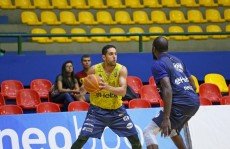 Mogi/Helbor joga hoje pela liderança