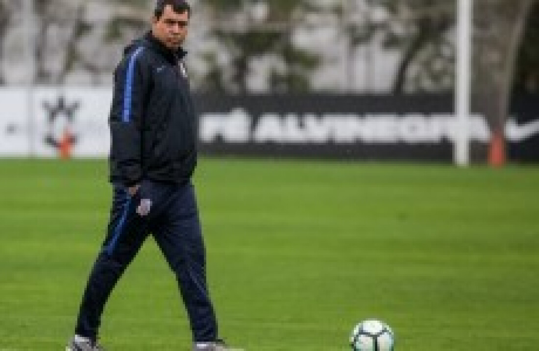Carille diz que fica no comando do Timão