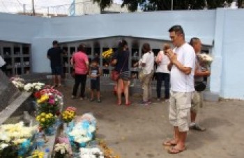 Cemitérios registram movimento