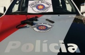 PM encontra uma submetralhadora