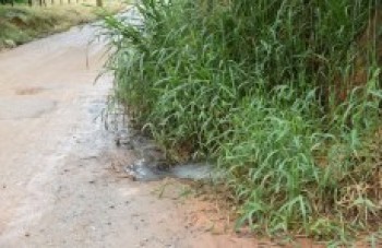 Moradores da Vila Moraes reclamam de vazamento