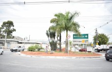 rotatória em Braz Cubas ganha obras de paisagismo