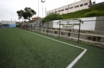 Arquibancada do Centro Esportivo do Água Verde ganha nova pintura