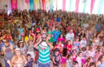 Matinê agita os foliões do Clube de Campo