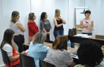 Itaquá promove debate sobre base curricular
