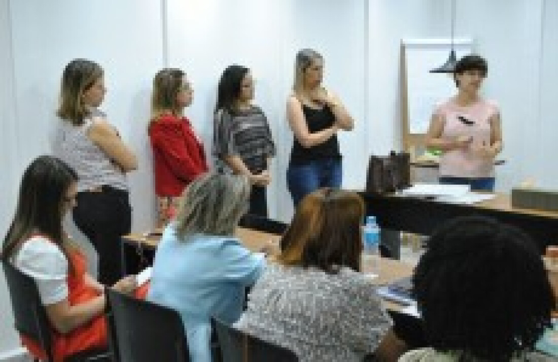 Itaquá promove debate sobre base curricular