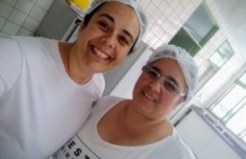 Merendeiras sentem orgulho de trabalhar como servidoras