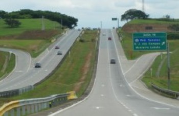 Motorista é mantido refém durante assalto