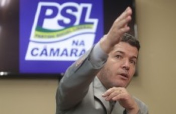 Nova lista pode derrubar de vez Delegado Waldir