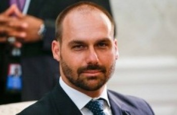 Eduardo Bolsonaro discute na internet
