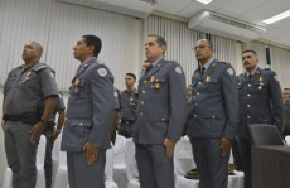 PMs recebem Medalha Legislativa de Mérito