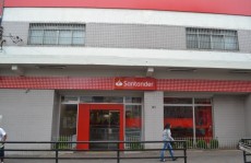 Banco quer mudança na lei para tornar opcional porta giratória