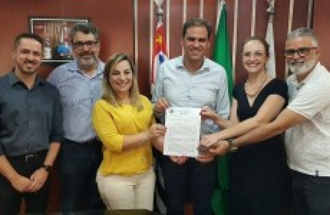 Deputada Katia Sastre busca recursos para Poá