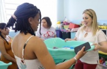 Fundo Social entrega kits do 'Cegonha da Solidariedade'
