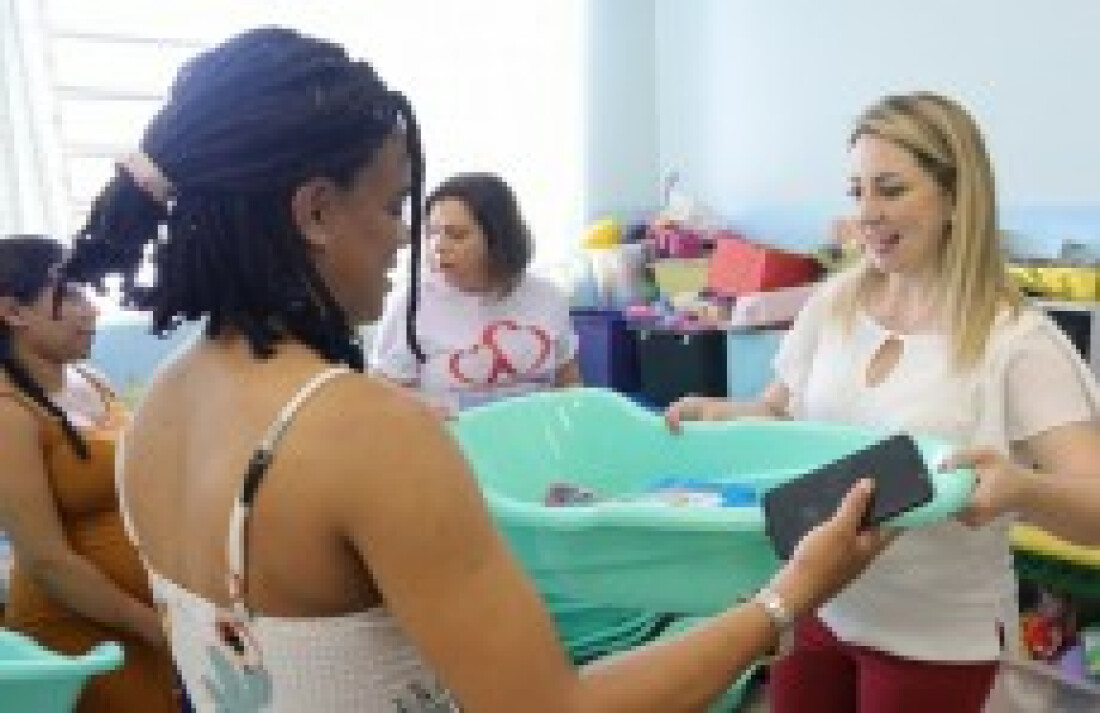 Fundo Social entrega kits do 'Cegonha da Solidariedade'