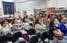 Palestra sobre autismo reúne mais de quarenta pessoas em biblioteca