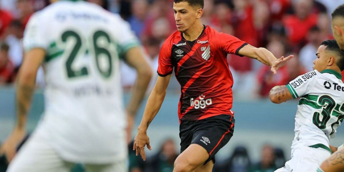 Athletico-PR e Coritiba empatam em clássico marcado por confusão