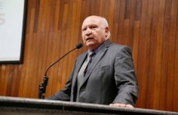 Capitão da PM recebe aplausos