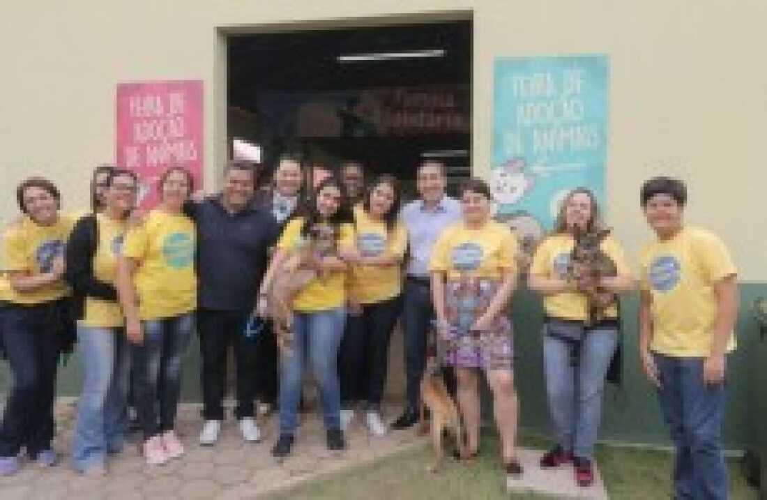 Centenário recebe feira de adoção