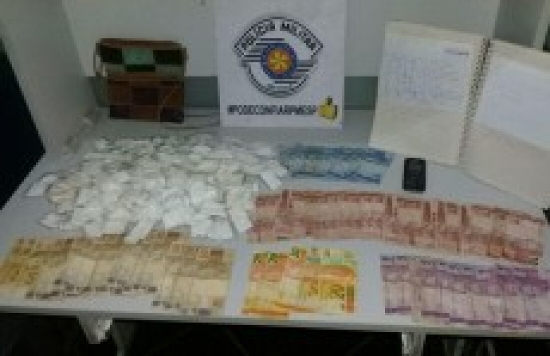 drogas e dinheiro são apreendidos pela força tática: