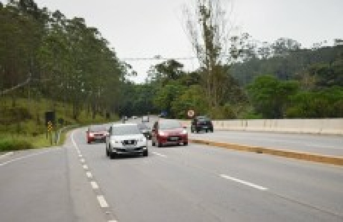 trânsito é intenso na Mogi-Bertioga: