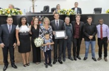 Marco Bertaiolli recebe homenagem em Suzano