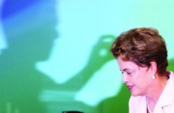 Dilma afirma que dificuldades do Brasil são momentâneas