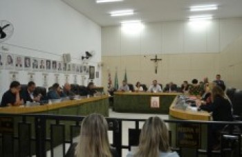 Ferraz promete alternativa para bônus de professores