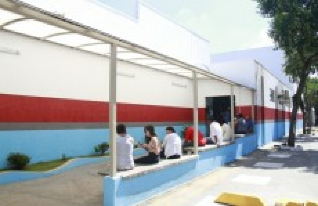 Comerciante atira em assaltantes