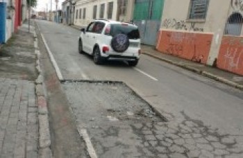 Rua com vazamento é reparada pelo Semae