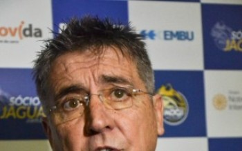 Guerrinha reforça necessidade de contratar mais jogadores