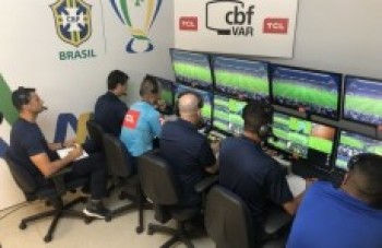 Clubes reclamam de atuação do VAR