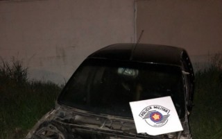 automóvel depenado é localizado: