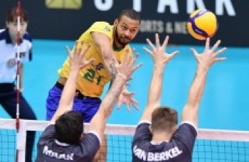 Seleção masculina de vôlei vence Austrália no Japão