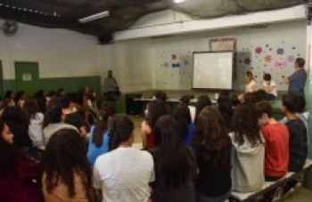 escola realiza evento contra bullying e cyberbullying