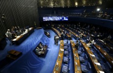 Senado conclui votação de emenda