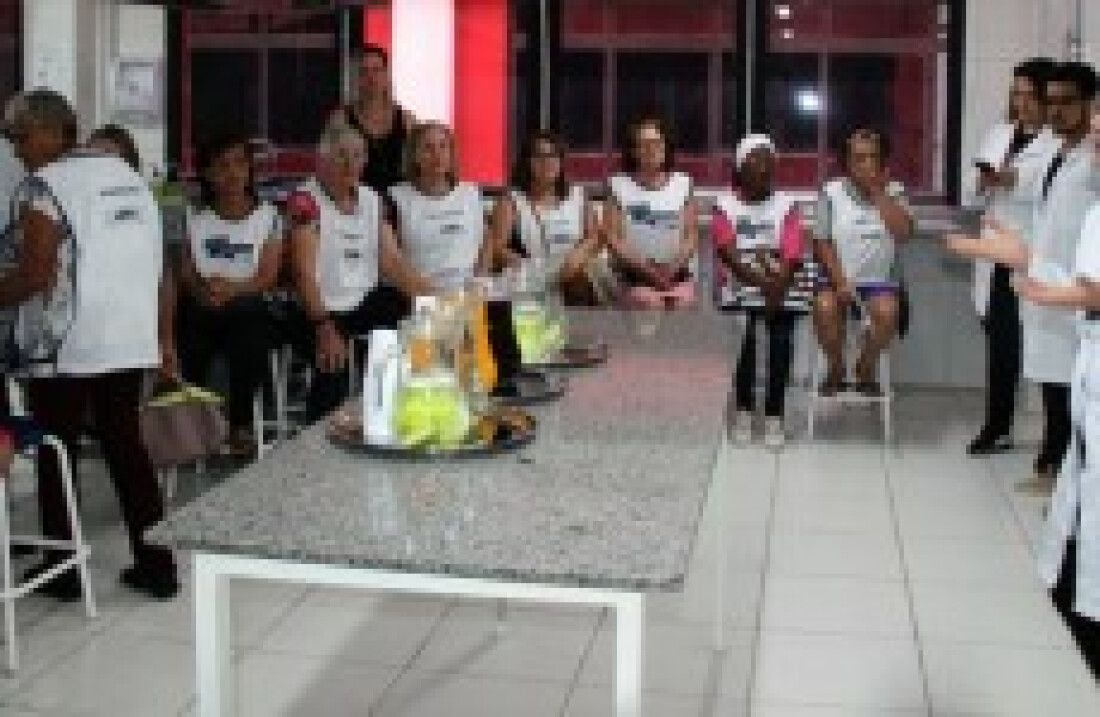 Cras promove oficina para celebrar o Dia do Idoso