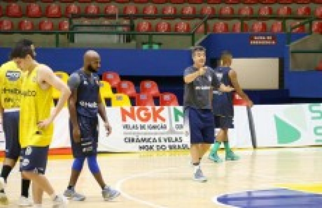 Mogi/Helbor enfrenta Bauru na briga pelo G4