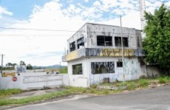Antiga base recebe portão de isolamento