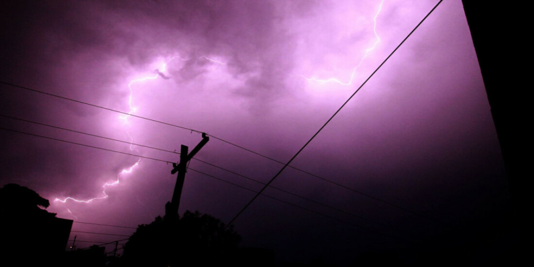 Temporal causa estragos e moradores ficam desalojados