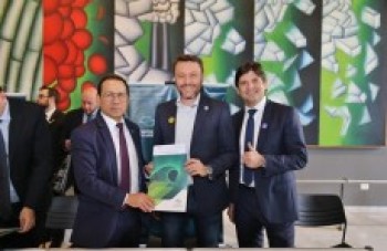 Contrato libera verba para compra de duas máquinas