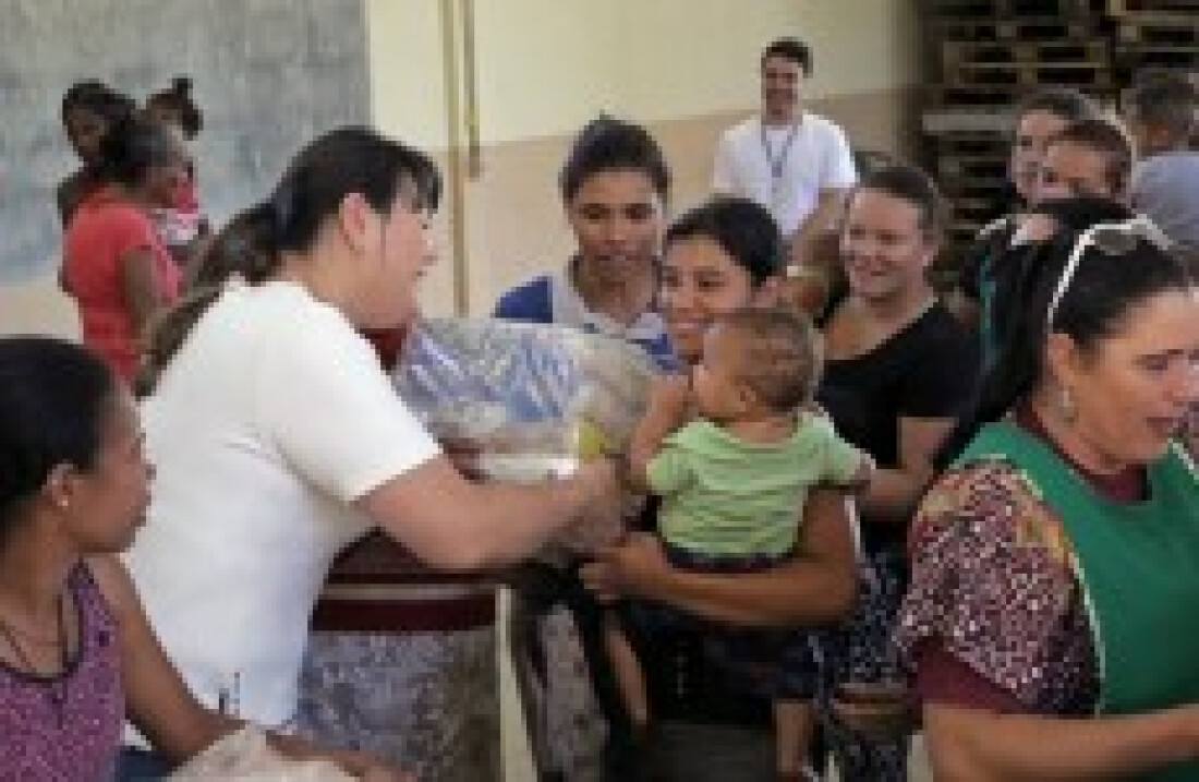 Fundo entrega 900 kg de alimentos