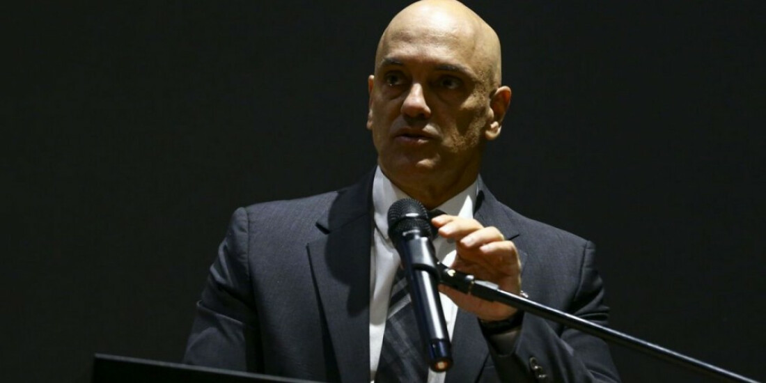 Alexandre de Moraes confirma conversa com senador Marcos do Val