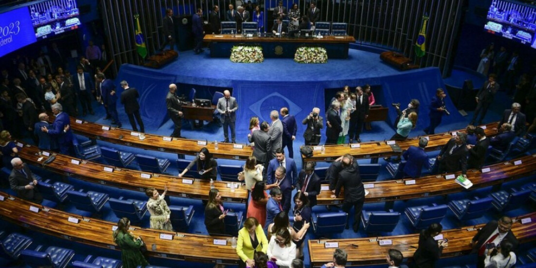 Suplentes assumem vagas deixadas por ministros do governo Lula