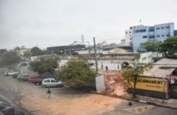 prédio da Samed no centro de Suzano é demolido