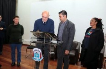 Prefeitura assina acordo com cooperativa de reciclagem
